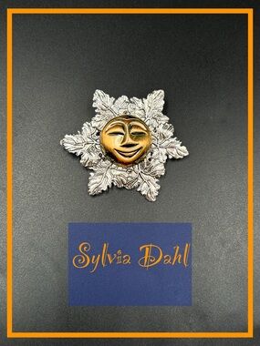 Vintage Sylvia Dahl Sun Face Scarf Clip - Frosted Oak Leaf Motif 1
